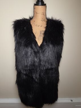 Black Faux Fur Vest with Chinese Label• Ai Luo Bao Dan)